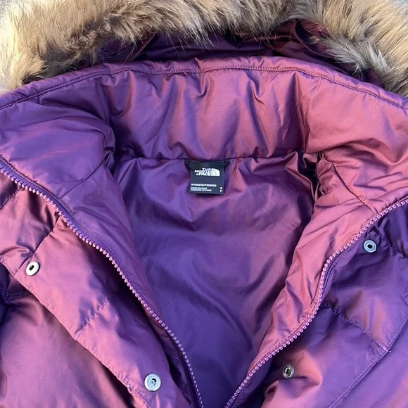 NWT The North Face Women's New Dealio Down Short Puffer Jacket - BlackBerry Wine - Picture 4 of 8